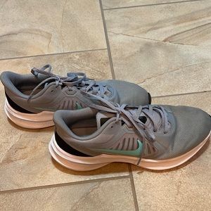 Nike downshifter sneakers. Size 9. Great condition!